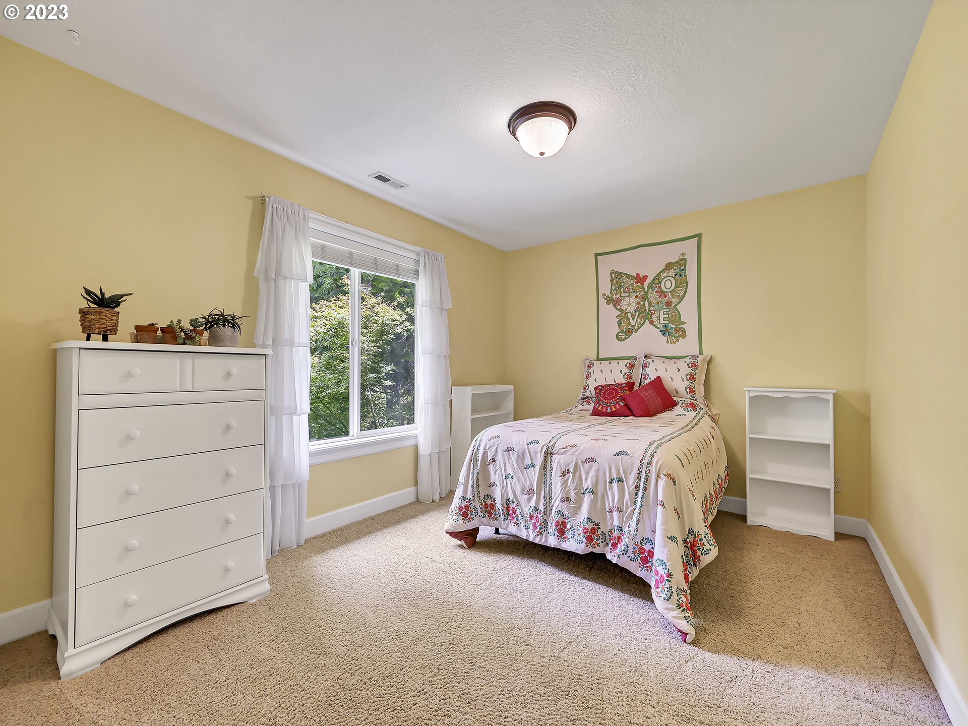 9965 Southwest Choctaw Street Tualatin, OR 97062 - Photo 18 of 25 a bedroom with a bed and a window