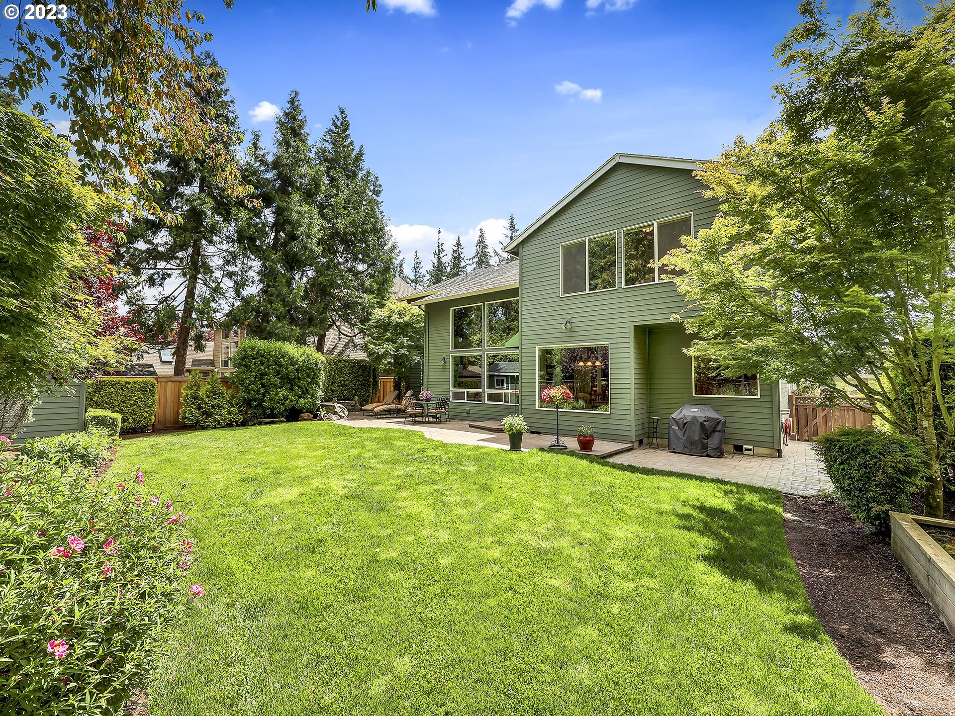 9965 Southwest Choctaw Street Tualatin, OR 97062 - Photo 23 of 25 a house view with a sitting space and garden