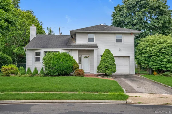 $5,200 | 17 Fresno Drive, Plainview, NY 11803