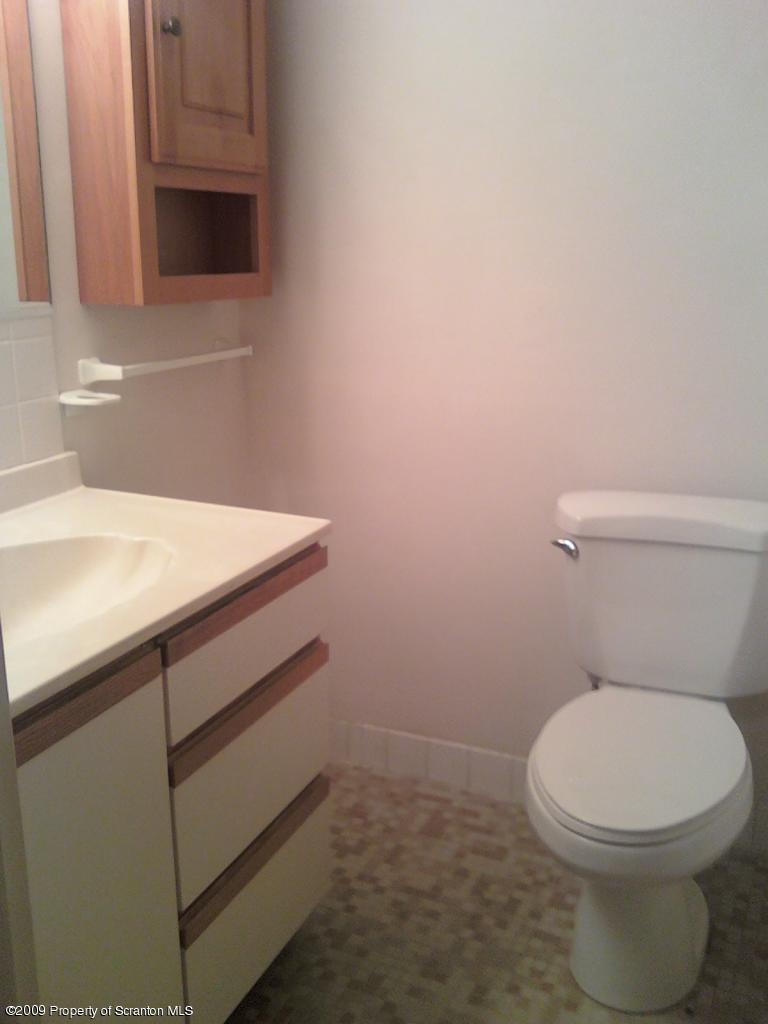 1201 Summit Pointe Scranton, PA 18508 - Photo 10 of 12 Gallery Image 10