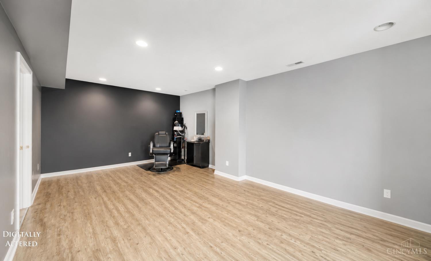 8925 Pippin Road Cincinnati, OH 45251 - Photo 19 of 29 Gallery Image 19