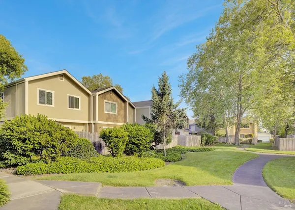 $419,000 | 566 Santa Alicia Drive, Rohnert Park, CA 94928