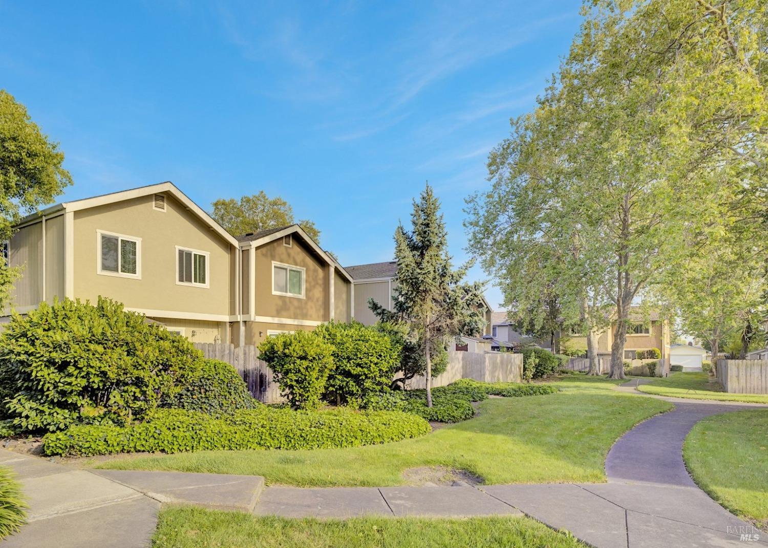 566 Santa Alicia Drive Rohnert Park, CA 94928 - Photo 2 of 28