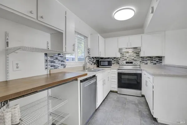 $419,000 | 566 Santa Alicia Drive, Rohnert Park, CA 94928