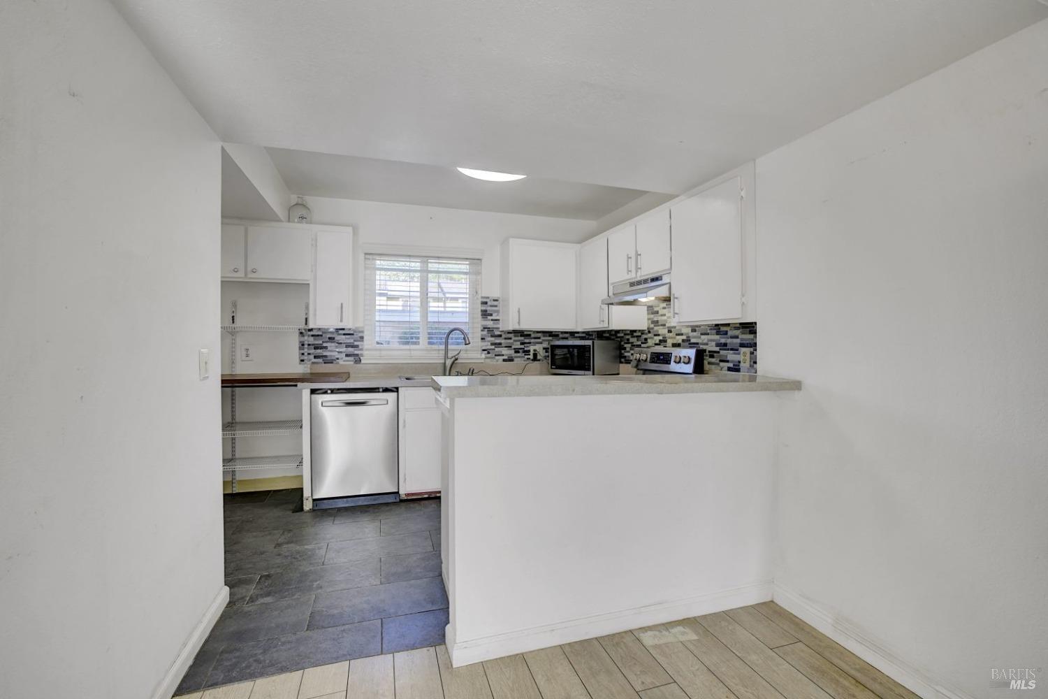 566 Santa Alicia Drive Rohnert Park, CA 94928 - Photo 5 of 28