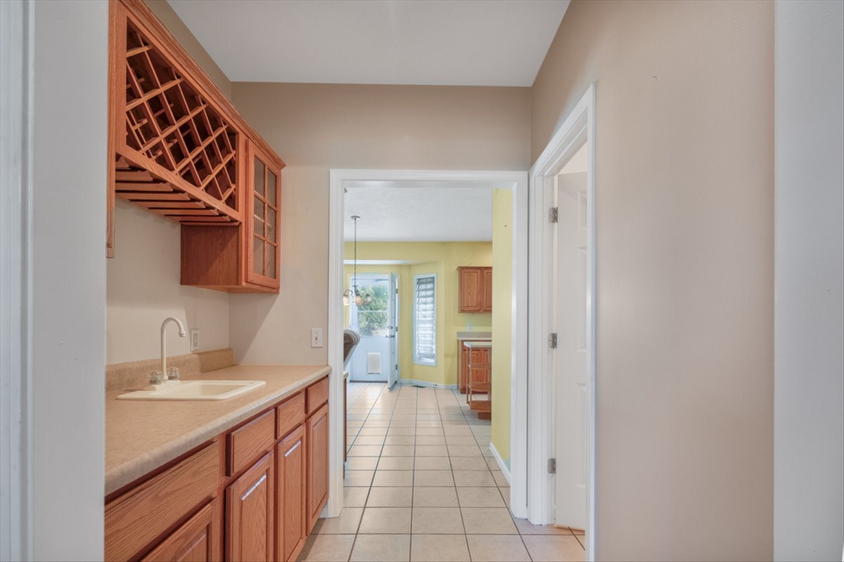 4406 Crossgate Drive Champaign, IL 61822 - Photo 20 of 64 a bathroom with a sink a mirror and a shower