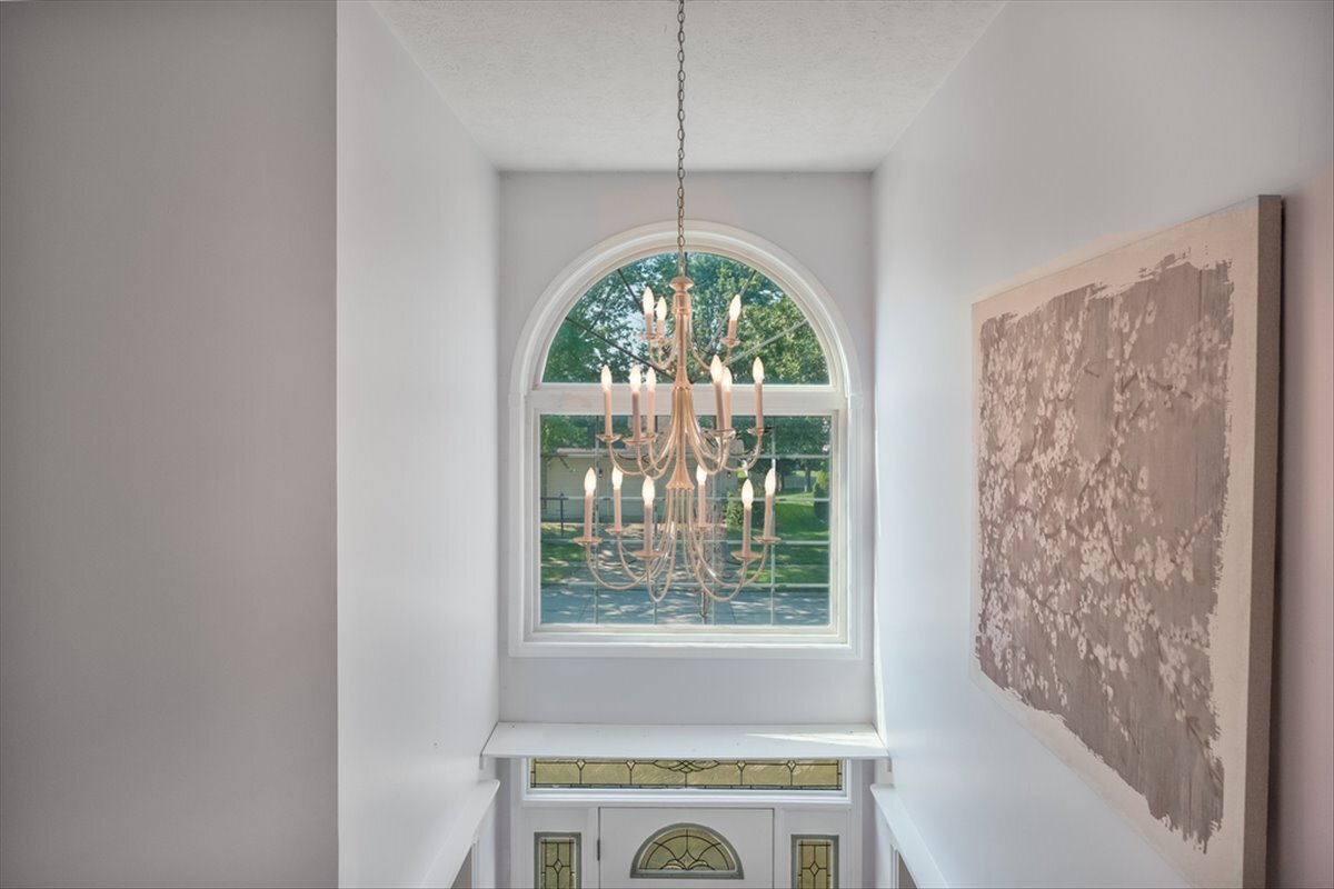 4406 Crossgate Drive Champaign, IL 61822 - Photo 30 of 64 a view of a room that has a window in it