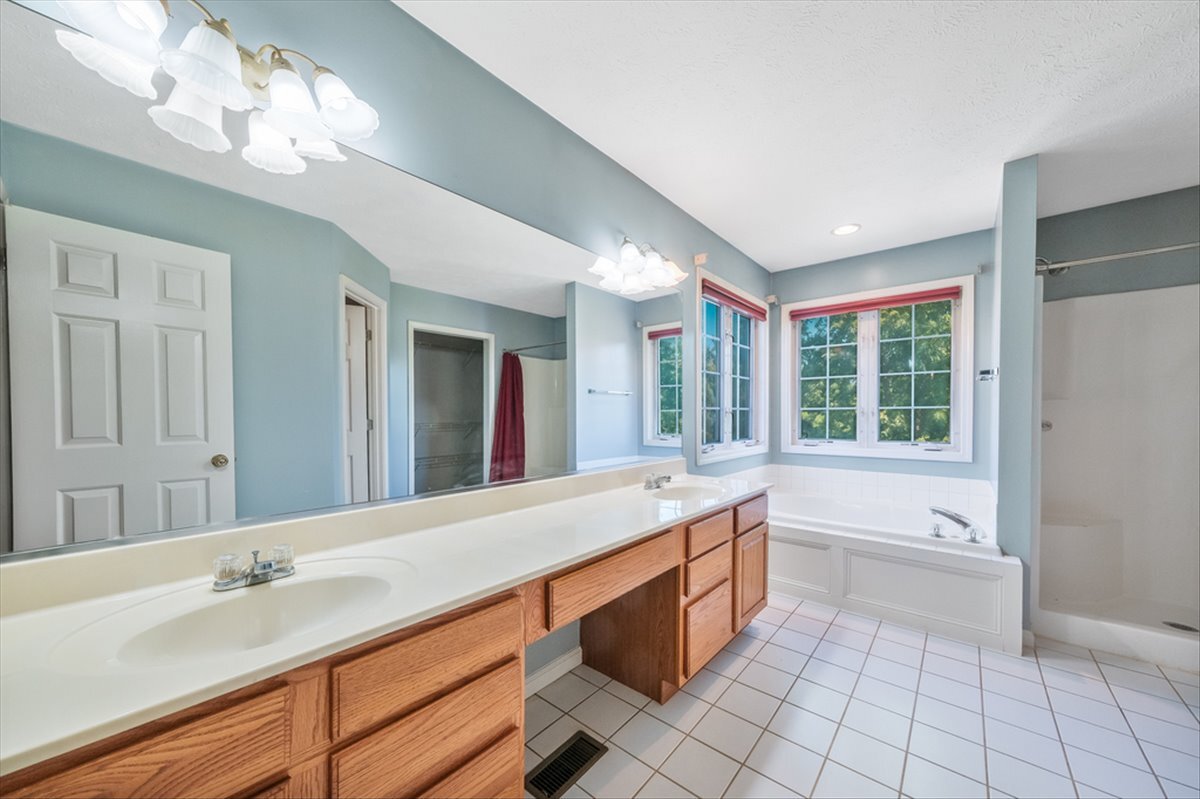 4406 Crossgate Drive Champaign, IL 61822 - Photo 35 of 64 a spacious bathroom with a tub sink and mirror