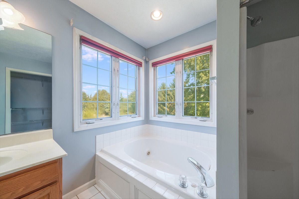 4406 Crossgate Drive Champaign, IL 61822 - Photo 36 of 64 a bathroom with a bathtub and a sink