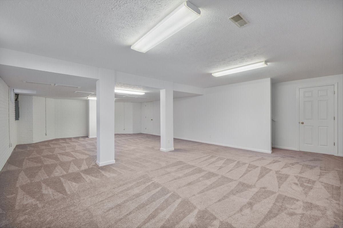 4406 Crossgate Drive Champaign, IL 61822 - Photo 52 of 64 a view of an empty room