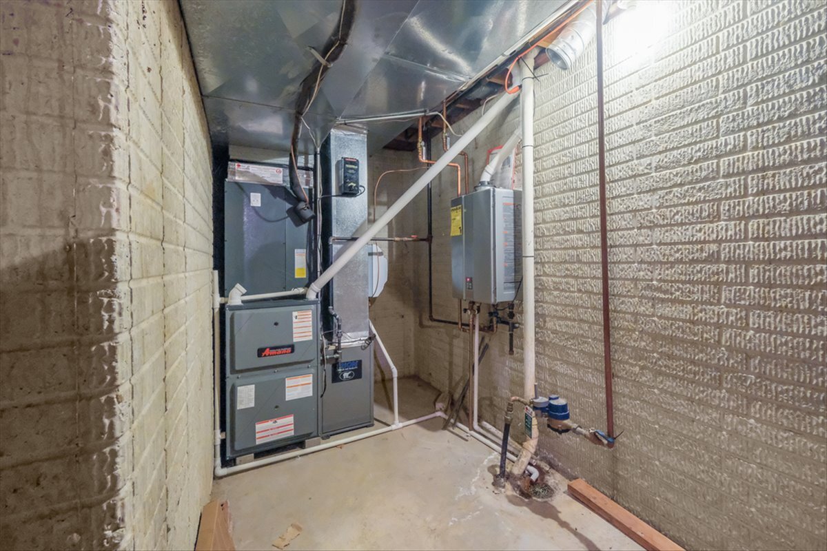 4406 Crossgate Drive Champaign, IL 61822 - Photo 55 of 64 a bathroom with a sink and a shower