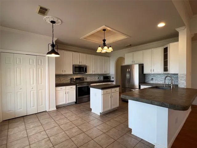 $3,100 | 10400 West Cave Loop, Dripping Springs, TX 78620