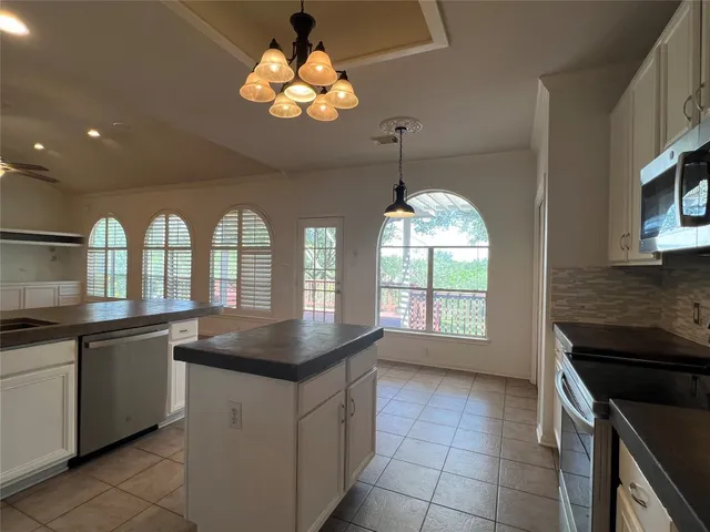 $3,100 | 10400 West Cave Loop, Dripping Springs, TX 78620