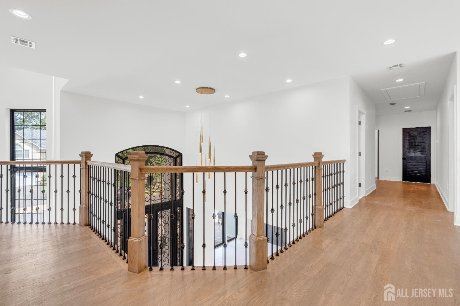 28 Harding Avenue Edison, NJ 08820 - Photo 22 of 62 a view of a hallway with workspace