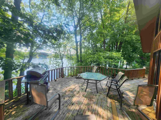 $799,900 | 28323 Northern Bluff Drive, Gobles, MI 49055