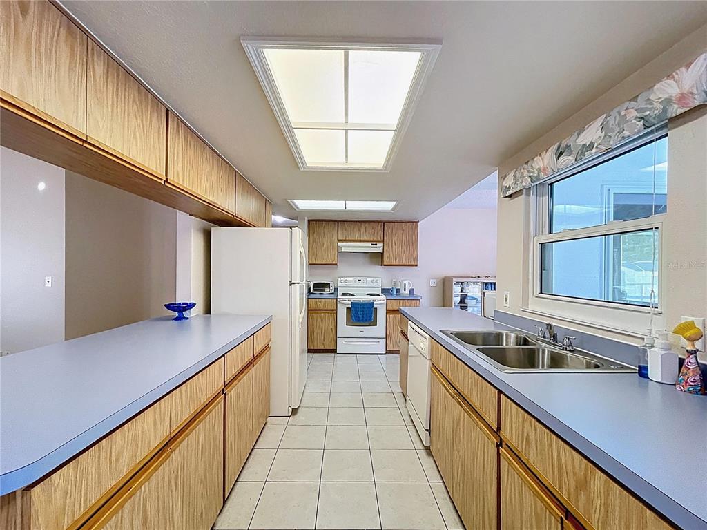 12271 Katherwood Street Spring Hill, FL 34608 - Photo 7 of 68