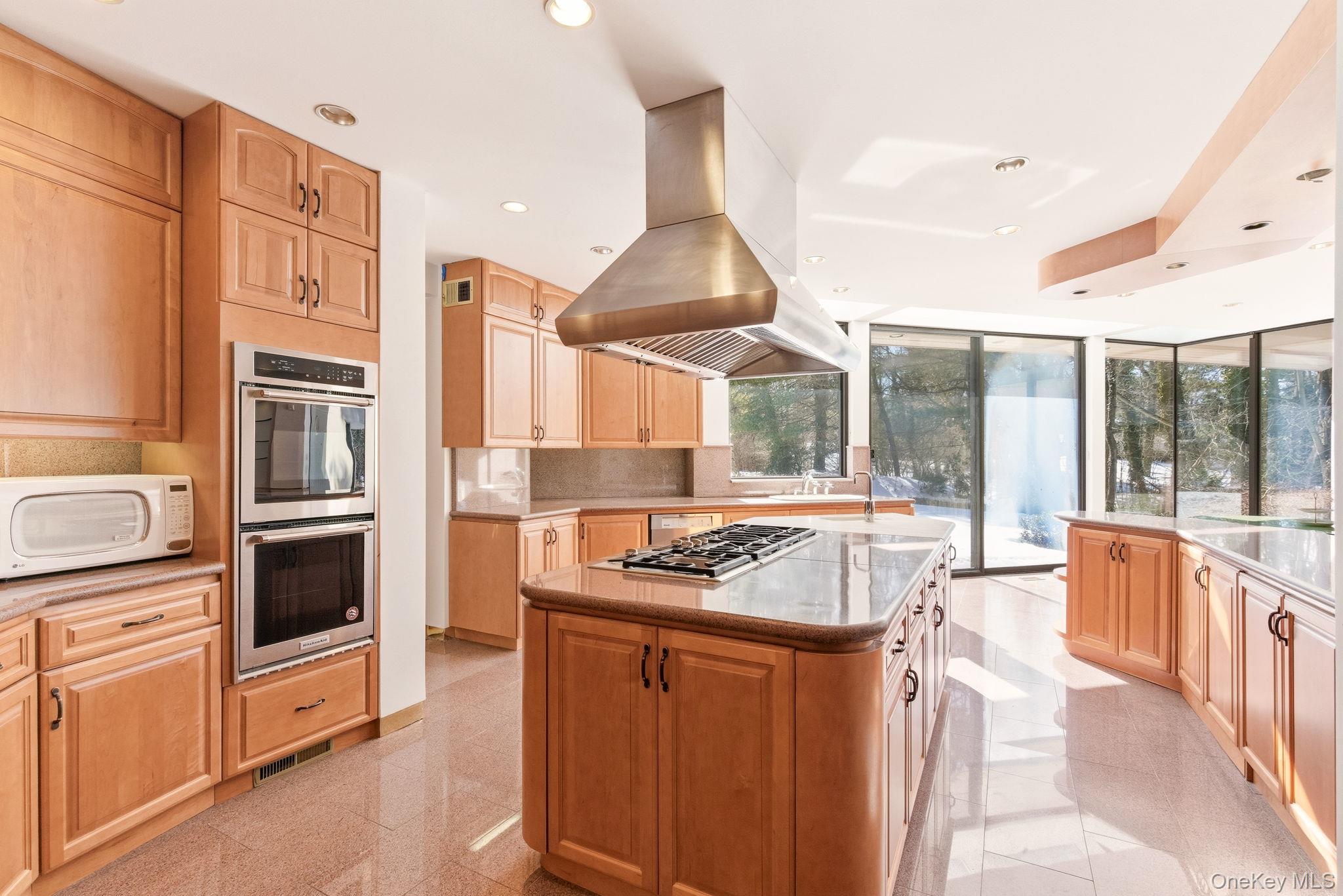 101 Wheatley Road Old Westbury, NY 11568 - Photo 17 of 49