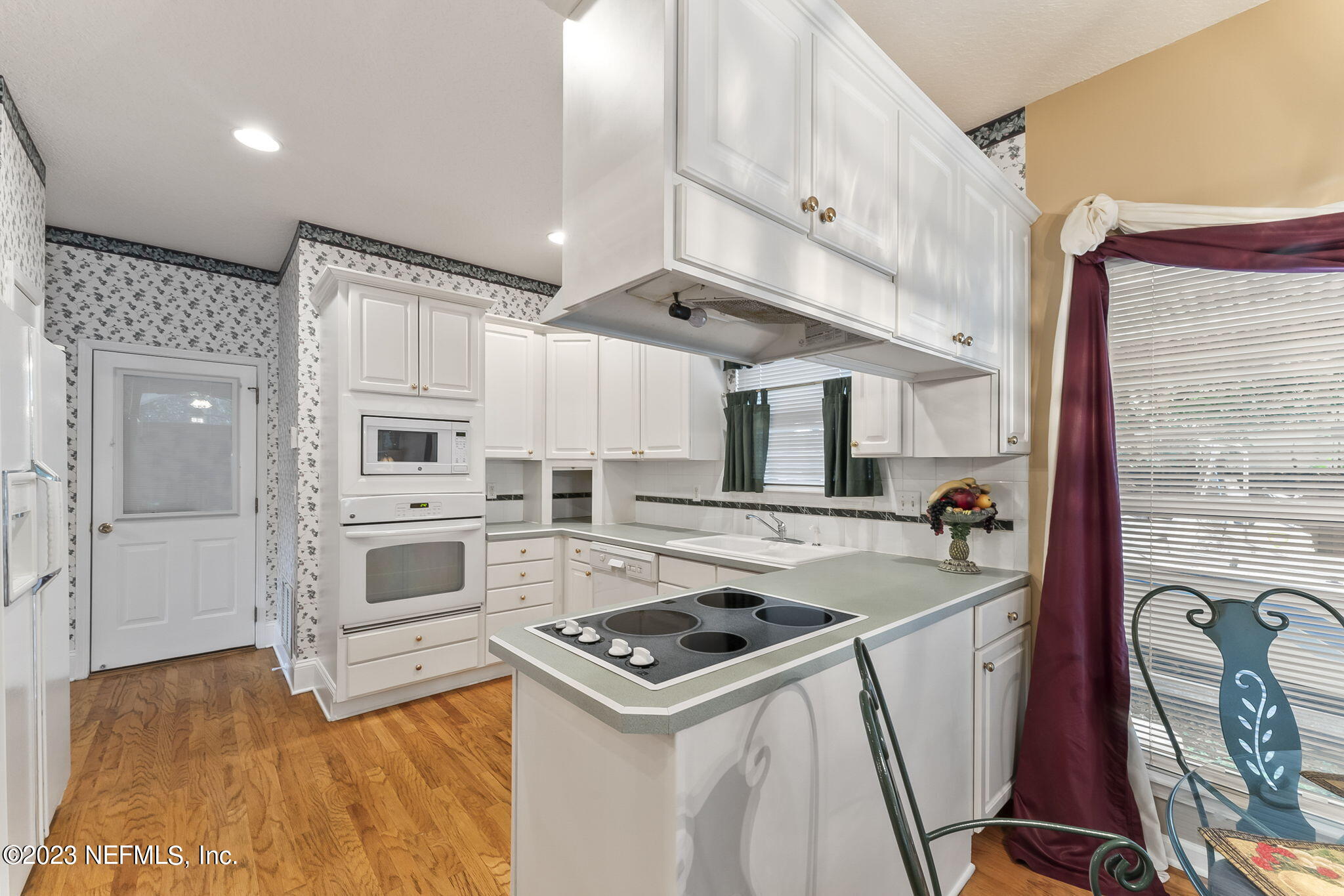 42 Harmony Hall Road Middleburg, FL 32068 - Photo 21 of 70 a kitchen with a stove and a refrigerator