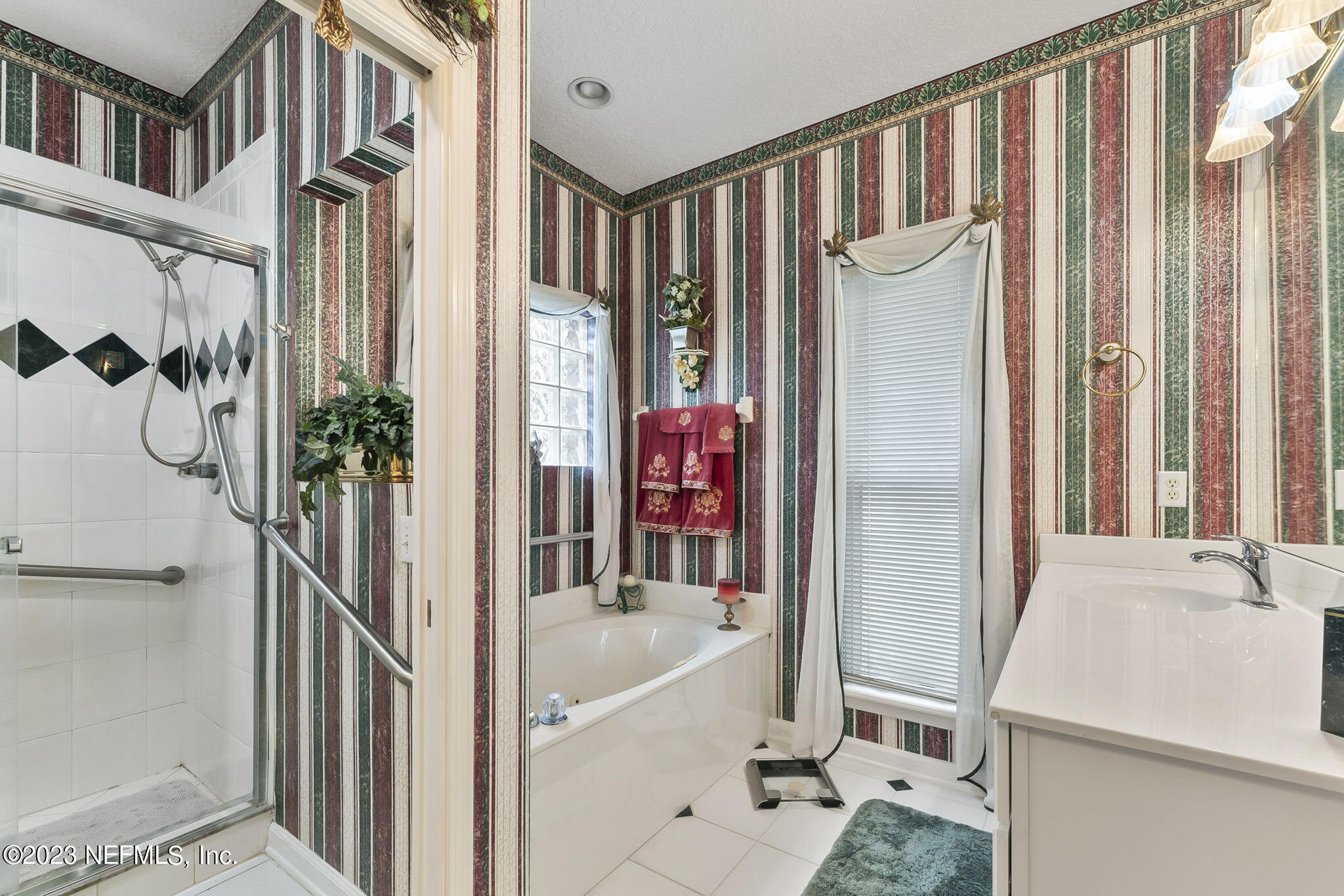 42 Harmony Hall Road Middleburg, FL 32068 - Photo 29 of 70 a bathroom with a bathtub and a shower