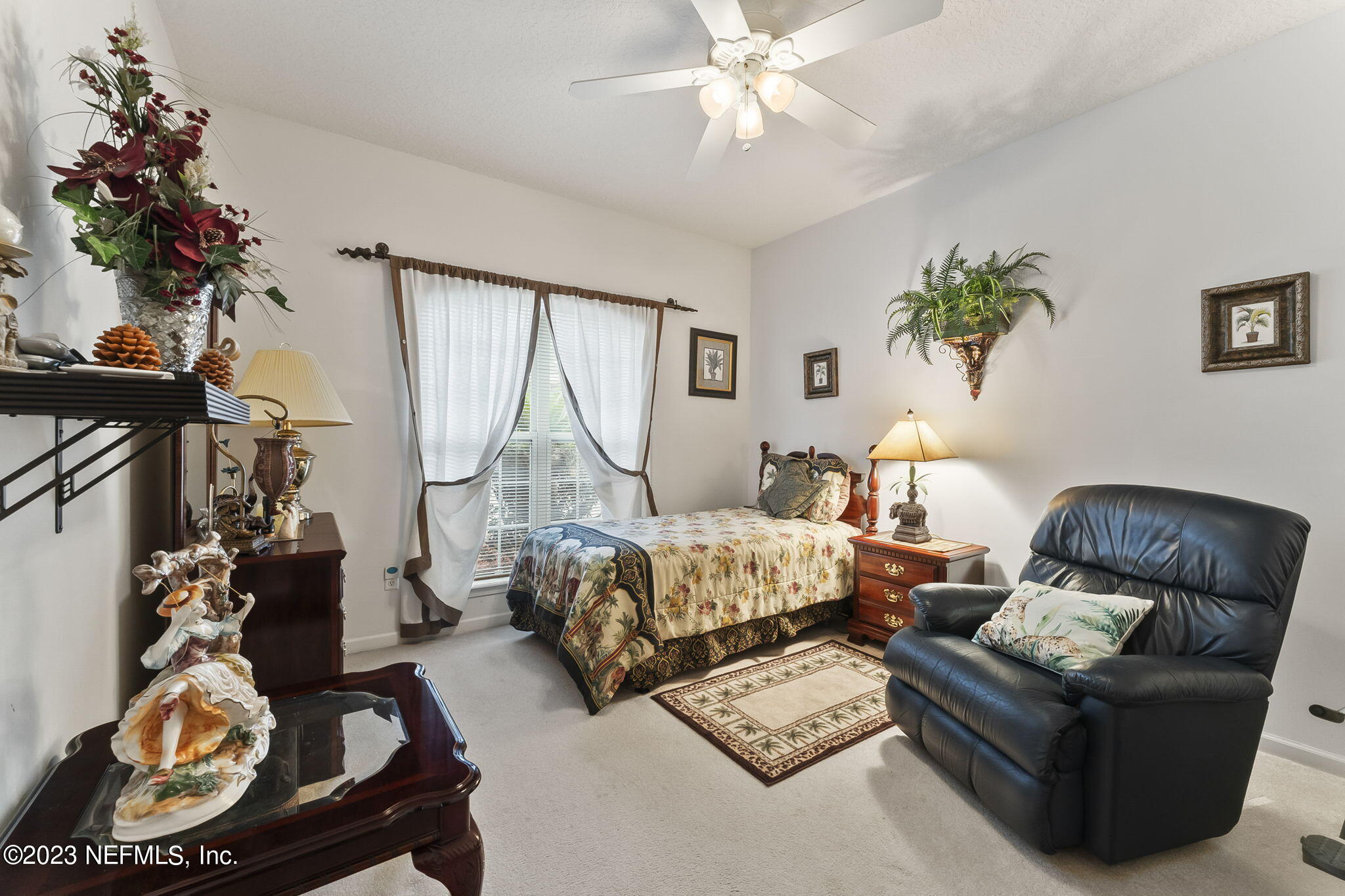 42 Harmony Hall Road Middleburg, FL 32068 - Photo 31 of 70 a living room with furniture and a potted plant
