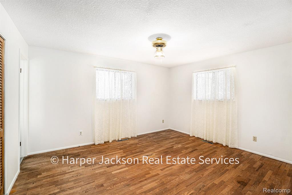 11637 Lansing Road Durand, MI 48429 - Photo 16 of 43 Gallery Image 16