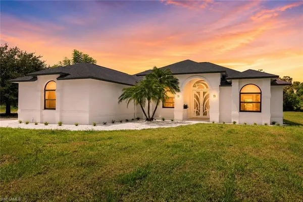 $975,000 | 221 10th Street Southeast, Naples, FL 34117
