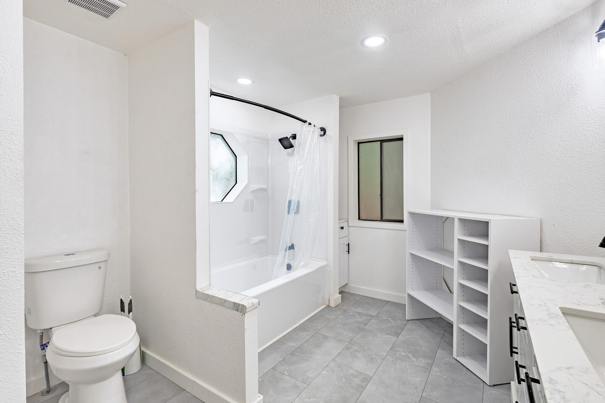 601 Pinewood Way Cave Junction, OR 97523 - Photo 21 of 33 a bathroom with a sink a toilet and shower