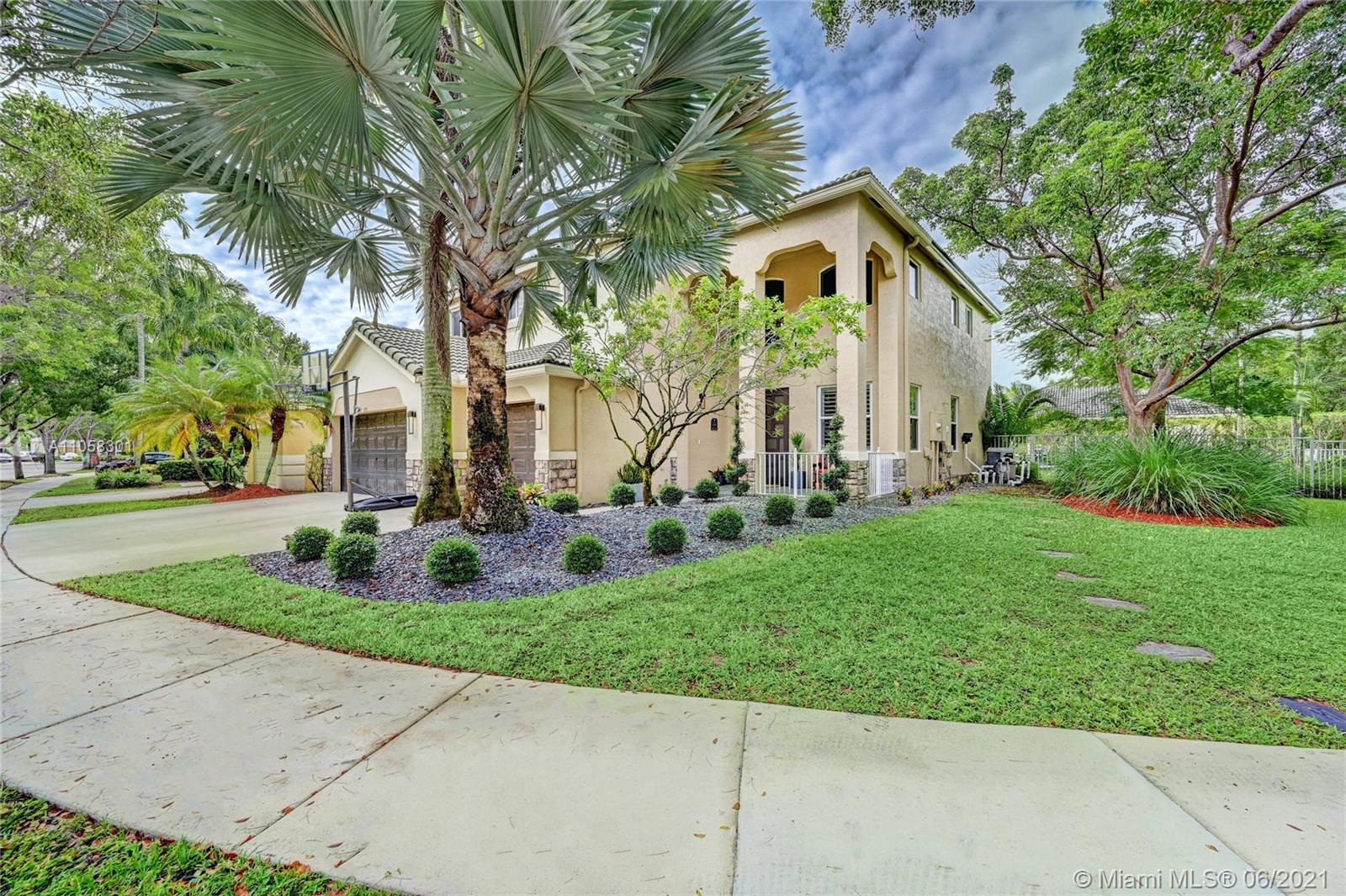 1109 Lavender Circle Weston, FL 33327 - Photo 4 of 57