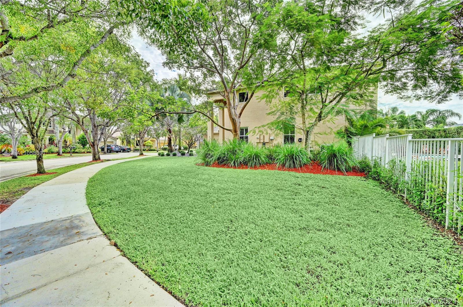 1109 Lavender Circle Weston, FL 33327 - Photo 5 of 57
