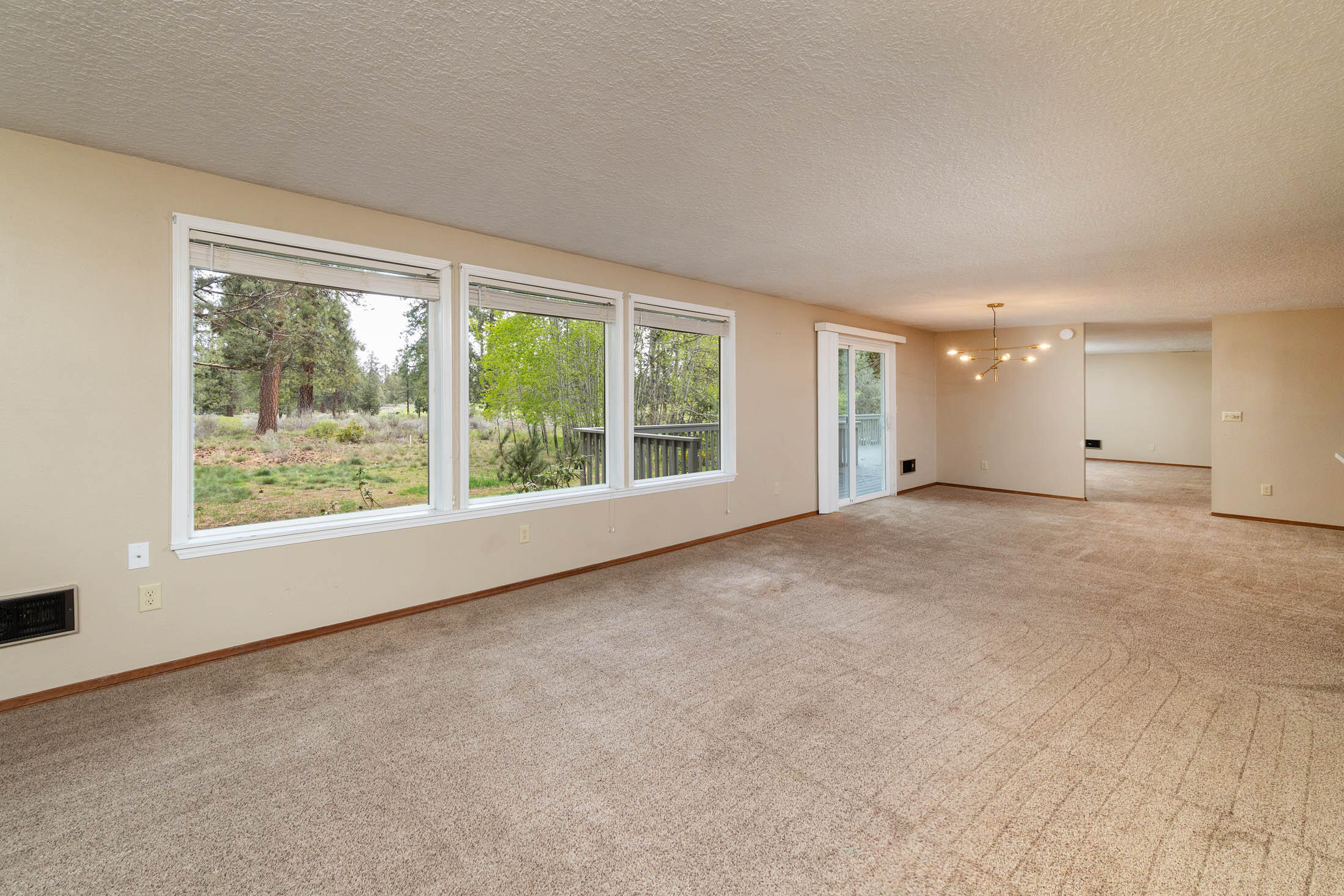 20316 Donkey Sled Road Bend, OR 97702 - Photo 4 of 50 a view of an empty room with a window