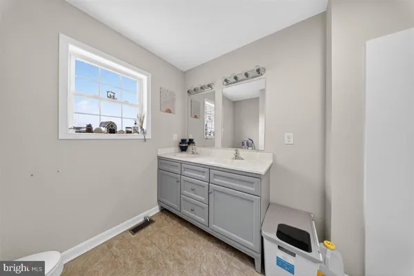 $335,000 | 32998 Forest Knoll Drive, Laurel, DE 19956