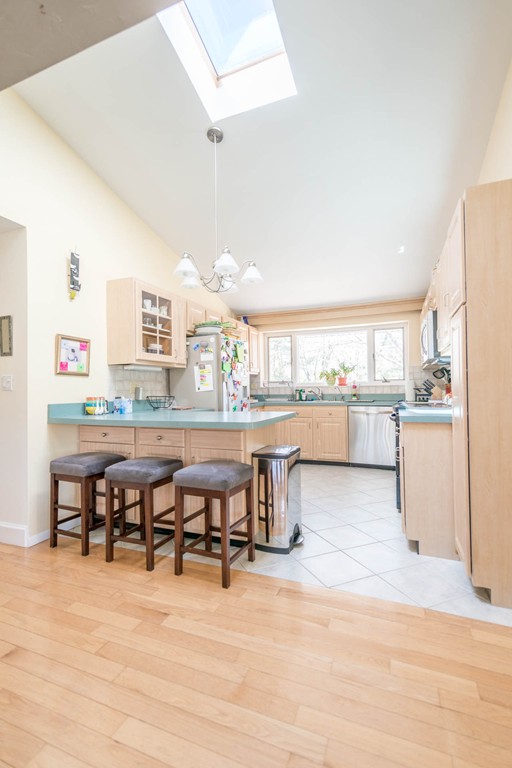44 Applecrest Road Weston, MA 02493 - Photo 8 of 30 Gallery Image 8