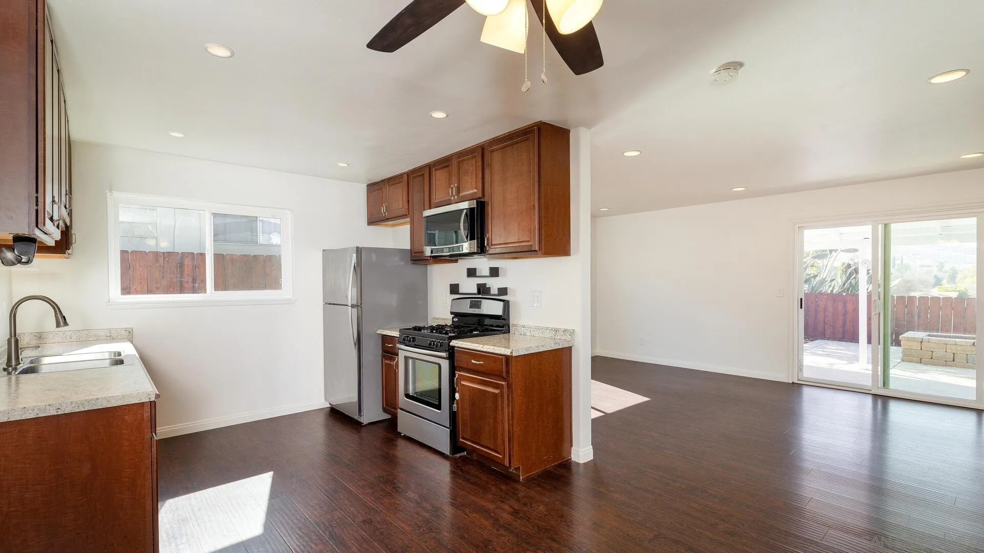 9152 Northcote Road Santee, CA 92071 - Photo 9 of 25 Gallery Image 9