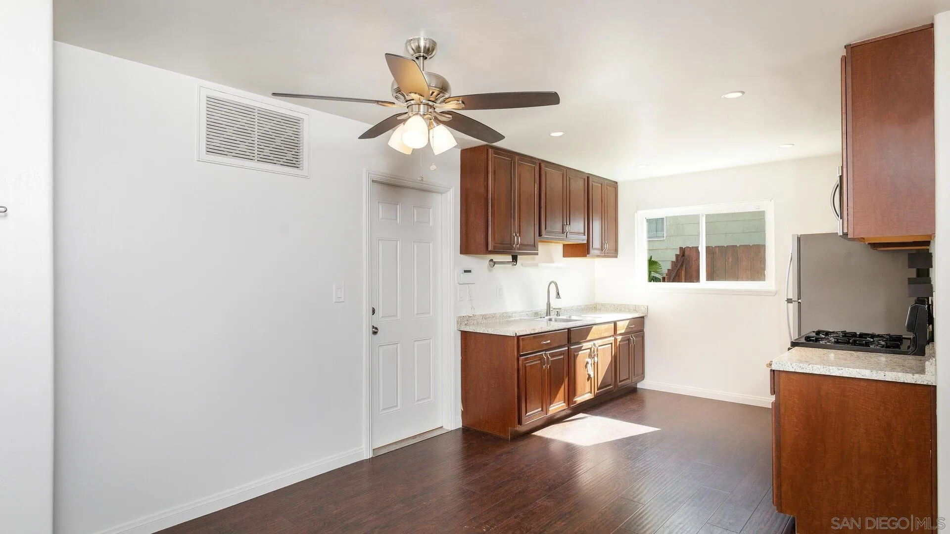9152 Northcote Road Santee, CA 92071 - Photo 10 of 25 Gallery Image 10