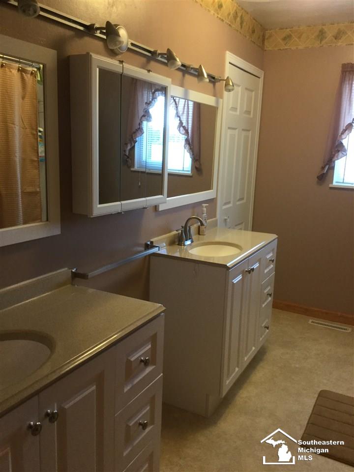 2428 North Raisinville Road Monroe, MI 48162 - Photo 10 of 19 Gallery Image 10