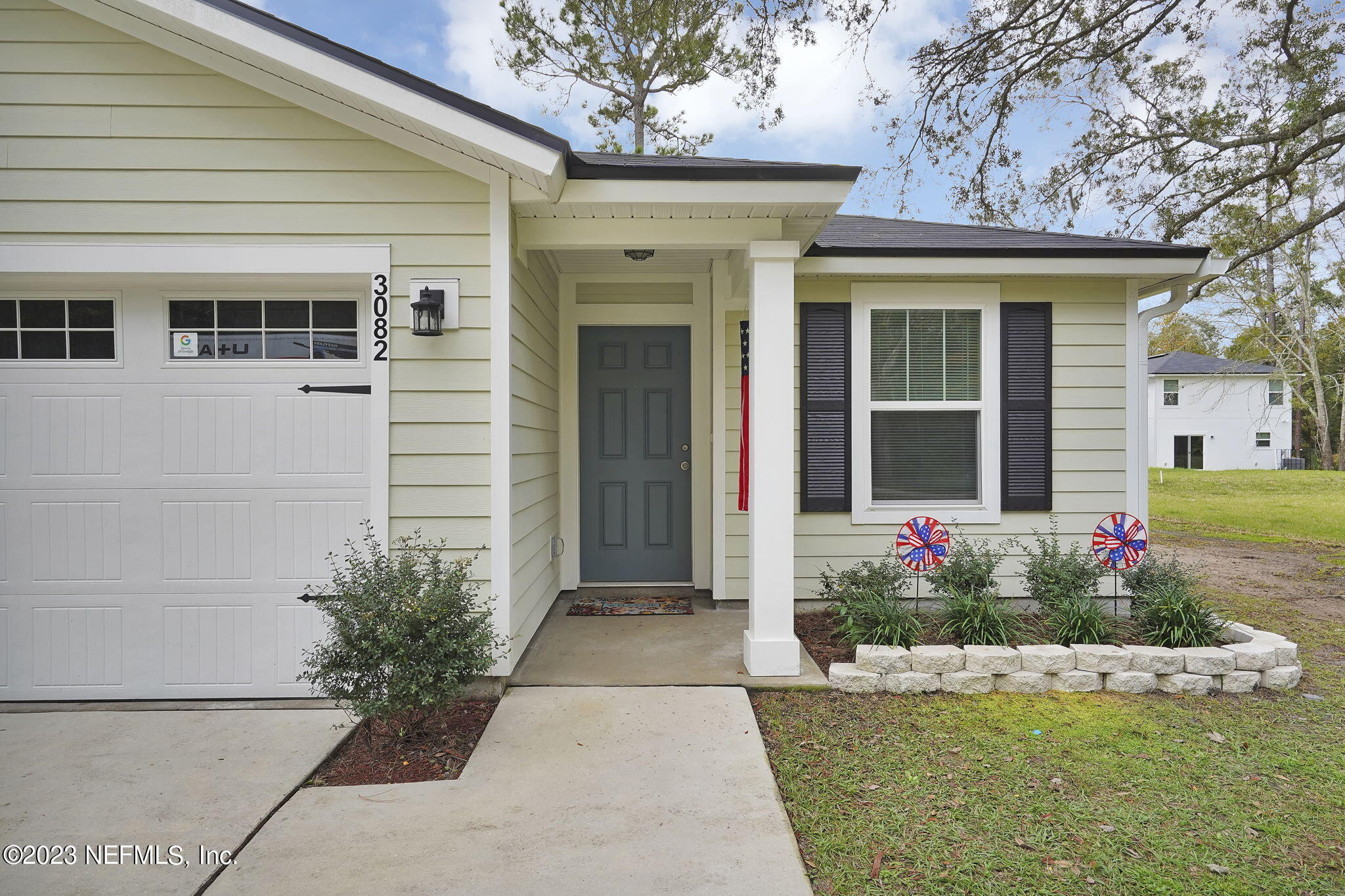 3082 Jennings Road Jacksonville, FL 32218 - Photo 1 of 17 a front view of a house with a garden