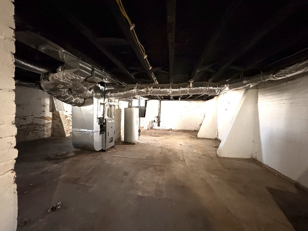 229 Central Street Springfield, MA 01105 - Photo 15 of 19