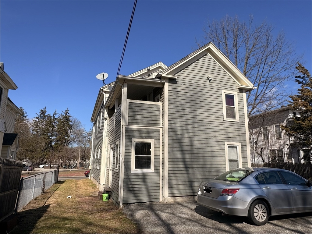 229 Central Street Springfield, MA 01105 - Photo 2 of 19