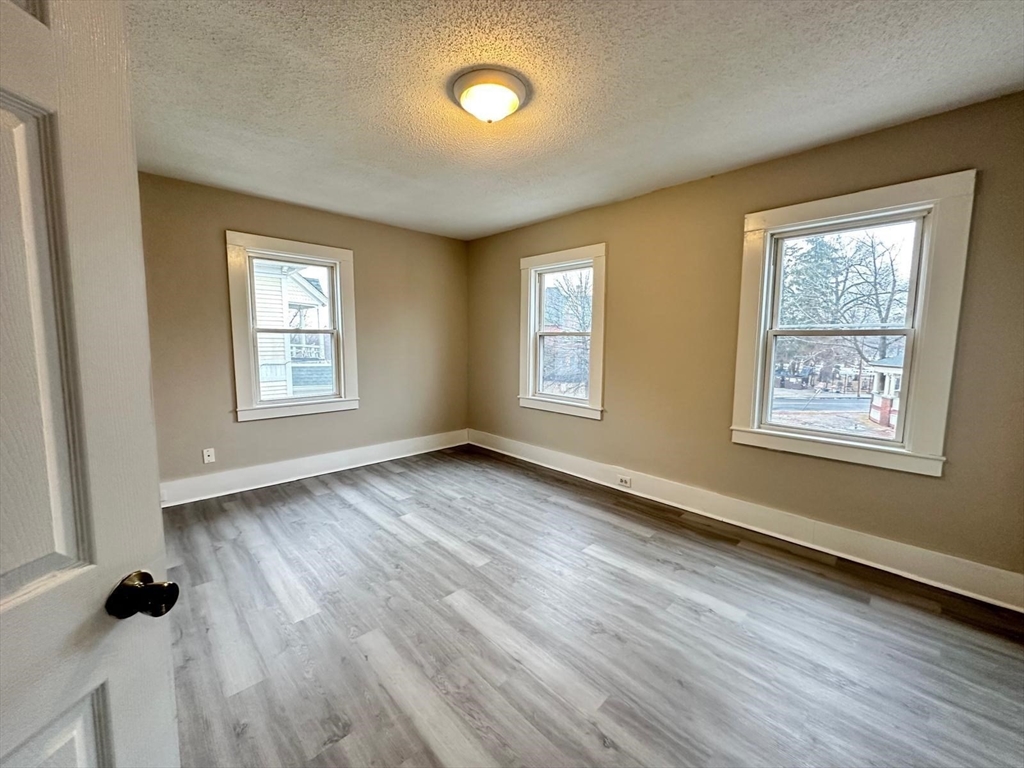 229 Central Street Springfield, MA 01105 - Photo 4 of 19