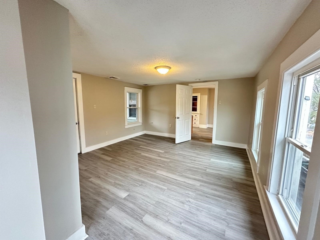 229 Central Street Springfield, MA 01105 - Photo 5 of 19