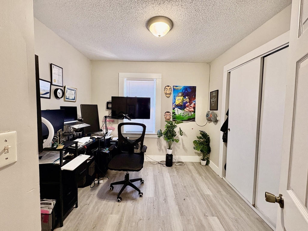 229 Central Street Springfield, MA 01105 - Photo 8 of 19