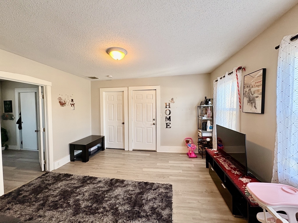 229 Central Street Springfield, MA 01105 - Photo 9 of 19