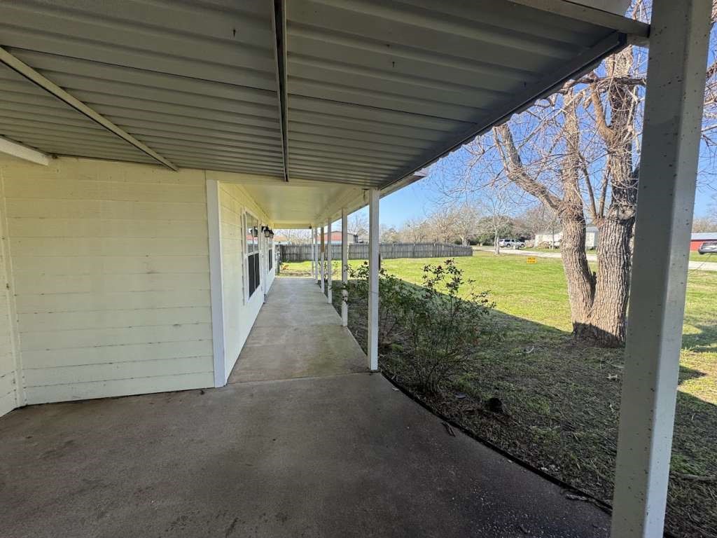 3 John Kay Road Huntsville, TX 77320 - Photo 3 of 23 a view of a porch