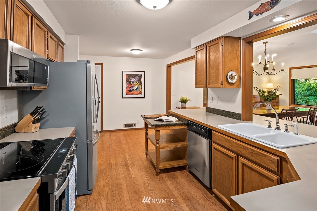 21031 Shell Valley Way Edmonds, WA 98026 - Photo 9 of 32 a kitchen with stainless steel appliances granite countertop a stove and a sink