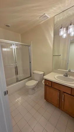 $2,375 | 1547 Cass Lake Road, Keego Harbor, MI 48320