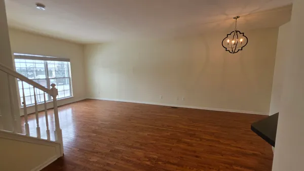 $2,375 | 1547 Cass Lake Road, Keego Harbor, MI 48320