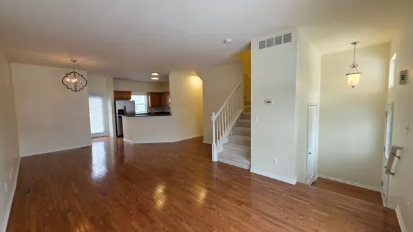 $2,375 | 1547 Cass Lake Road, Keego Harbor, MI 48320