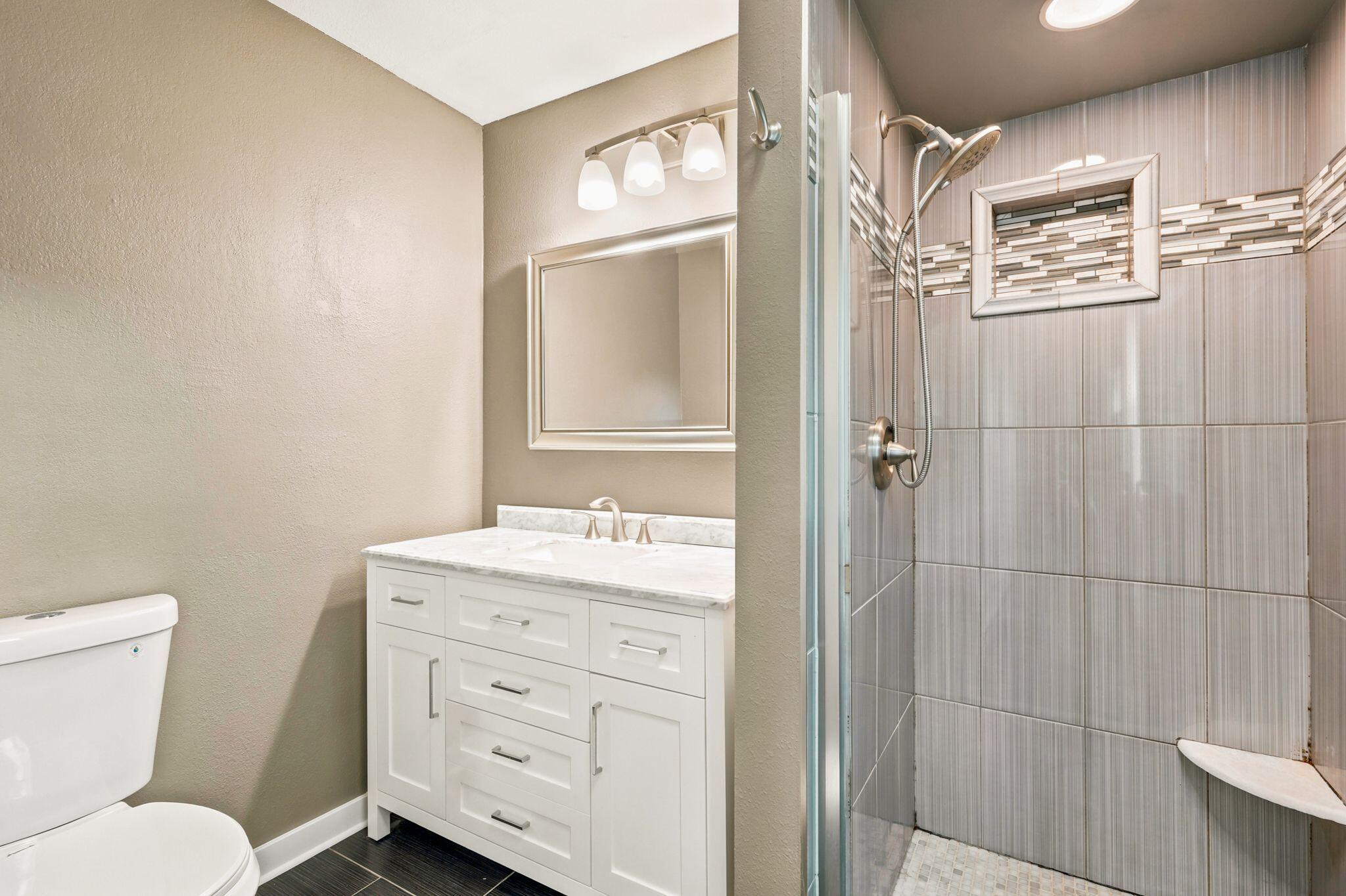 3971 South 118th Street Greenfield, WI 53228 - Photo 37 of 53 Primary En-Suite