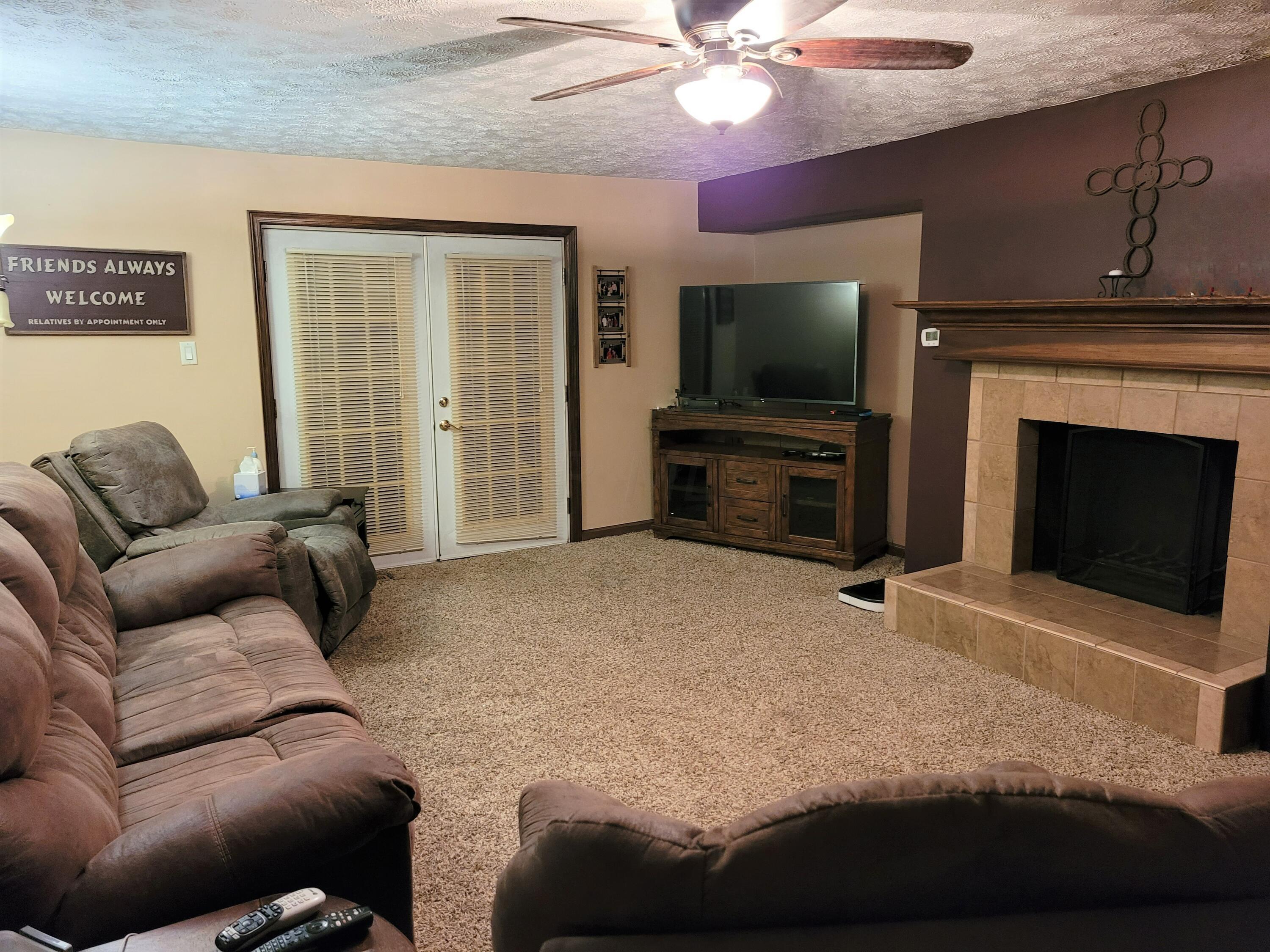 20353 Island Road Circleville, OH 43113 - Photo 2 of 19 2