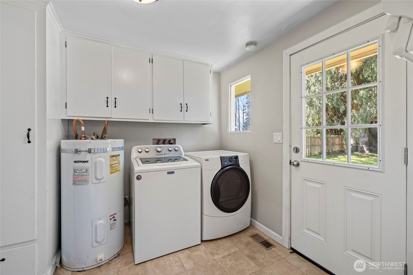 10450 Sterling Road Sedro-Woolley, WA 98284 - Photo 20 of 33 a utility room with dryer and washer